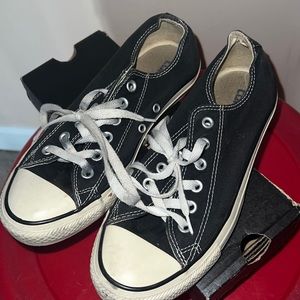 Black low top converse
